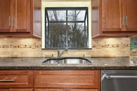 Kitchen - 9 Berkeley Dr, Franklin, MA 02038 photo 5 of 7