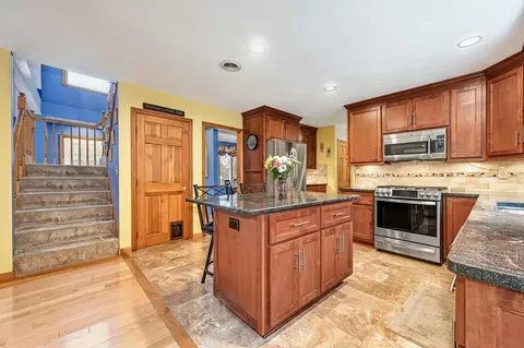 Kitchen - 9 Berkeley Dr, Franklin, MA 02038 photo 6 of 7