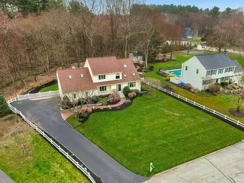 Exterior - 9 Berkeley Dr, Franklin, MA 02038 photo 2 of 13
