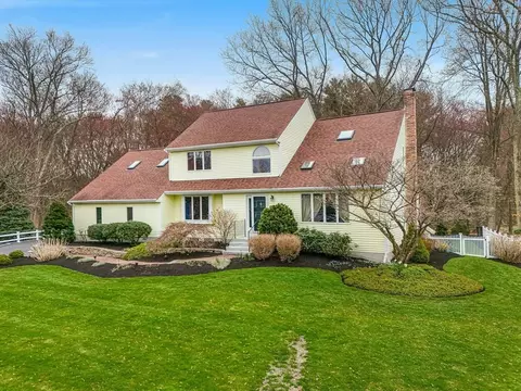 Exterior - 9 Berkeley Dr, Franklin, MA 02038 photo 6 of 13