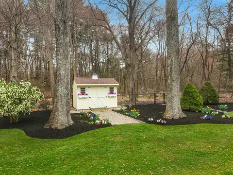 Exterior - 9 Berkeley Dr, Franklin, MA 02038 photo 7 of 13