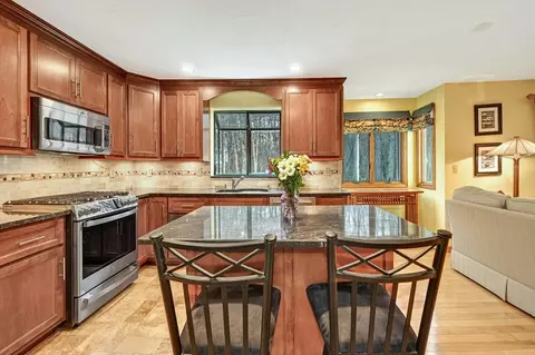 Kitchen - 9 Berkeley Dr, Franklin, MA 02038 photo 4 of 7