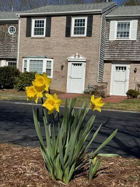 26 Captain Cook Ln #26, Centerville, MA 02632