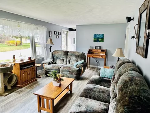 Living - 6 Elaine St, Webster, MA 01570 photo 2 of 5
