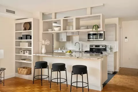 2130 Massachusetts Ave #3A, Cambridge, MA 02140