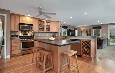 Kitchen - 89 Edwardel Rd, Needham, MA 02492 photo 4 of 5
