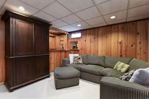 Living - 89 Edwardel Rd, Needham, MA 02492 photo 9 of 10