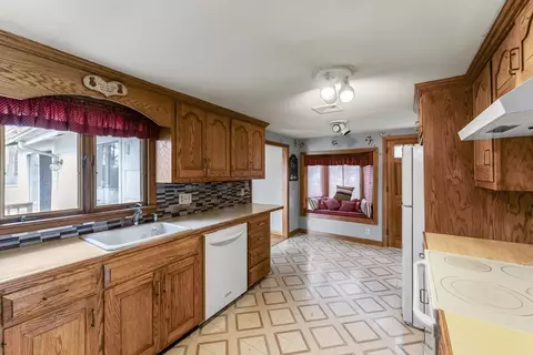 Kitchen - 31 Sunset Dr, Raynham, MA 02767 photo 1 of 3