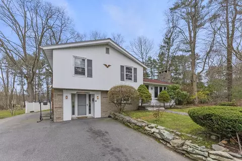 Exterior - 31 Sunset Dr, Raynham, MA 02767 photo 3 of 7