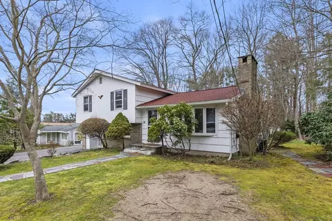 Exterior - 31 Sunset Dr, Raynham, MA 02767 photo 2 of 7
