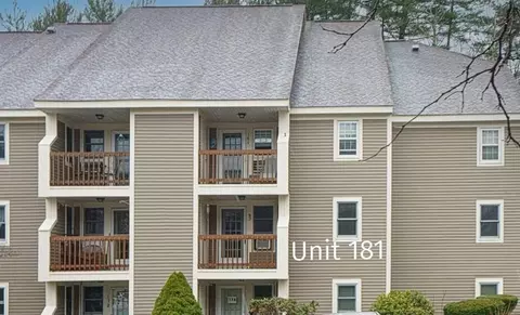 181 Heritage Dr #181, Whitinsville, MA 01588