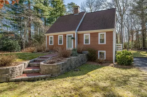 6 Holiday Ln, Sandwich, MA 02563