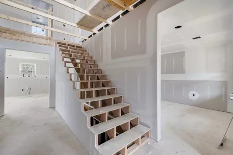Entry Way - 197 Saint Louis, Woonsocket, RI 02895 photo 2 of 3