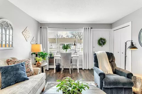Living - 112 Andersen Rd #112, Chicopee, MA 01022 photo 3 of 5