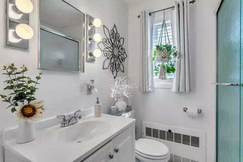 Bath - 112 Andersen Rd #112, Chicopee, MA 01022 photo 1 of 2