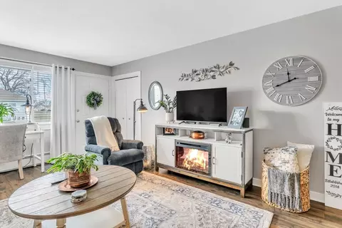 Living - 112 Andersen Rd #112, Chicopee, MA 01022 photo 2 of 5