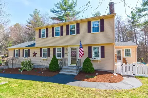 6 Saddle Hl, Medway, MA 02053