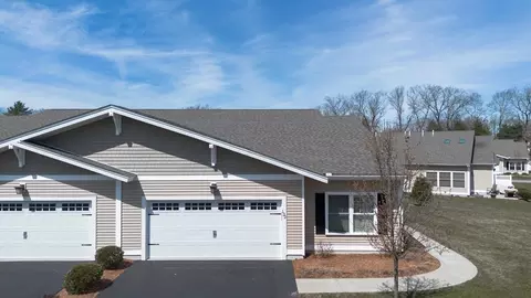 132 Rogerson Xing #132, Uxbridge, MA 01569