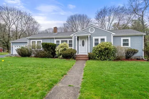 39 Deerfield Rd, Sharon, MA 02067