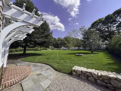 Exterior - 149 E Bay Rd, Barnstable, MA 02655 photo 5 of 6