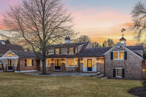 Exterior - 149 E Bay Rd, Barnstable, MA 02655 photo 6 of 6