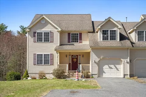 14 Hazel Plz #A, Uxbridge, MA 01569