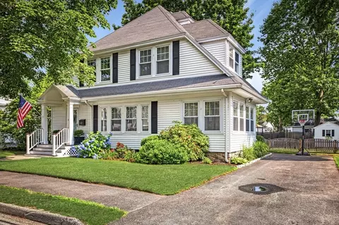 6 Pilgrim Rd, Marblehead, MA 01945