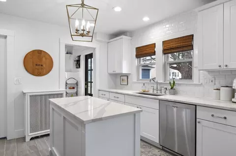 Kitchen - 6 Pilgrim Rd, Marblehead, MA 01945 photo 2 of 6
