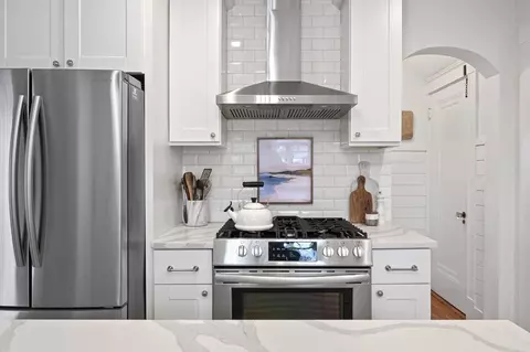 Kitchen - 6 Pilgrim Rd, Marblehead, MA 01945 photo 4 of 6