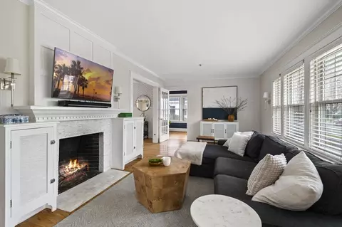 Living - 6 Pilgrim Rd, Marblehead, MA 01945 photo 1 of 2