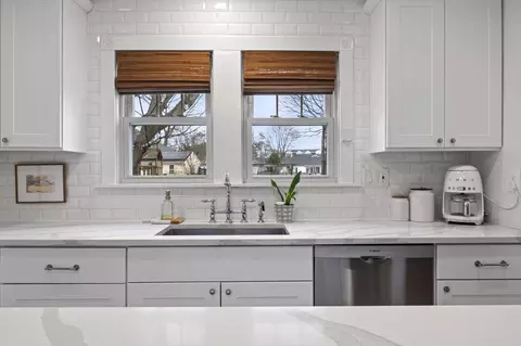 Kitchen - 6 Pilgrim Rd, Marblehead, MA 01945 photo 5 of 6