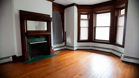 Living - 495 Appleton St, Holyoke, MA 01040 photo 2 of 3