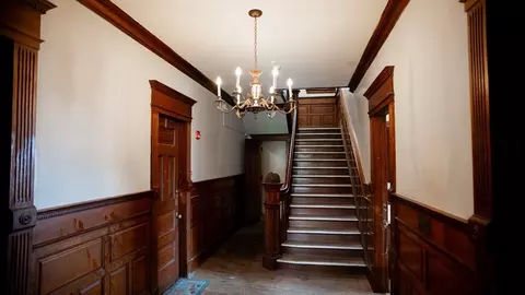 Entry Way - 495 Appleton St, Holyoke, MA 01040 photo 4 of 6