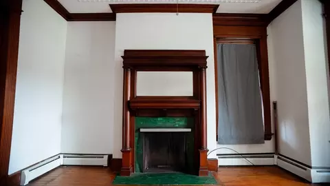 Living - 495 Appleton St, Holyoke, MA 01040 photo 1 of 3