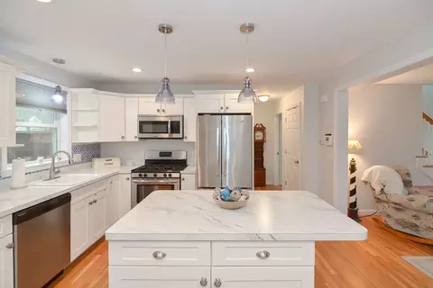 Kitchen - 8 Wilann Rd, Mashpee, MA 02649 photo 4 of 4