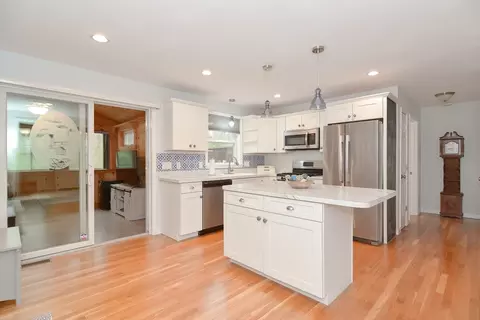 Kitchen - 8 Wilann Rd, Mashpee, MA 02649 photo 3 of 4