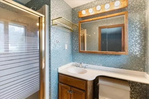 Bath - 6 Sycamore St, Danvers, MA 01923 photo 1 of 3