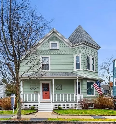 101 Norfolk Ave, Swampscott, MA 01907