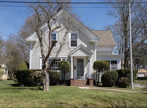 89 Grove St, Plainville, MA 02762