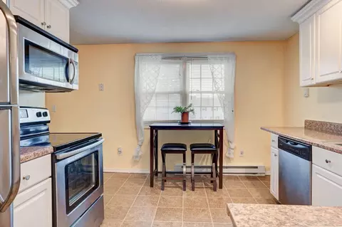 Kitchen - 16 Warebrook Vlg, Ware, MA 01082 photo 1 of 2