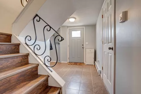 Entry Way - 16 Warebrook Vlg, Ware, MA 01082 photo 2 of 2