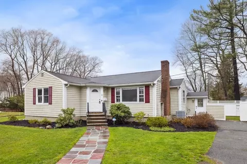 4 Trickett Rd, Lynnfield, MA 01940