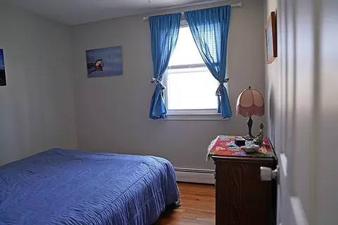 Bedroom - 233 Park St, Easthampton, MA 01027 photo 4 of 5