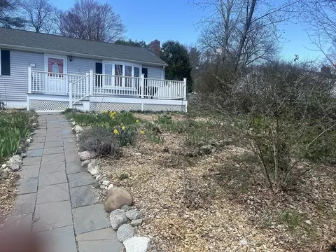 Exterior - 233 Park St, Easthampton, MA 01027 photo 2 of 9