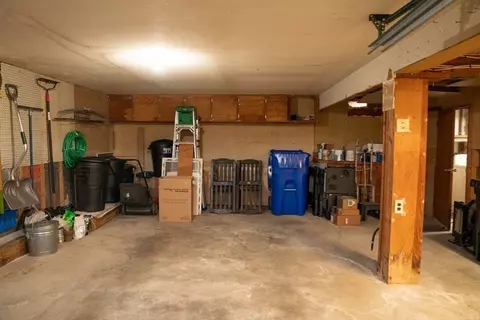 Exterior - 233 Park St, Easthampton, MA 01027 photo 8 of 9