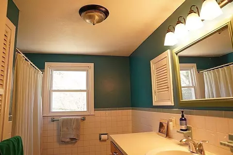 Bath - 233 Park St, Easthampton, MA 01027 photo 2 of 2
