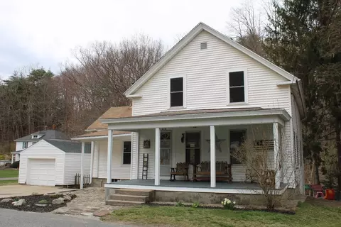 22 Harvey St, Palmer, MA 01069