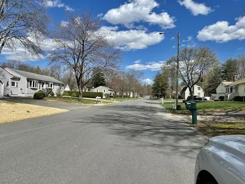 View/Area - 88 Pondview Dr, Ludlow, MA 01056 photo 3 of 3