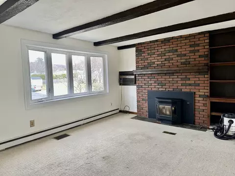 Living - 88 Pondview Dr, Ludlow, MA 01056 photo 2 of 4