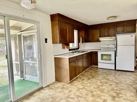 Kitchen - 88 Pondview Dr, Ludlow, MA 01056 photo 1 of 4